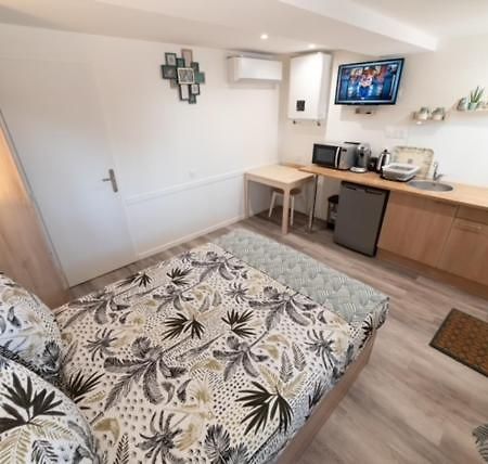 Studio Green Proche De Lyon Meyzieu Exteriér fotografie